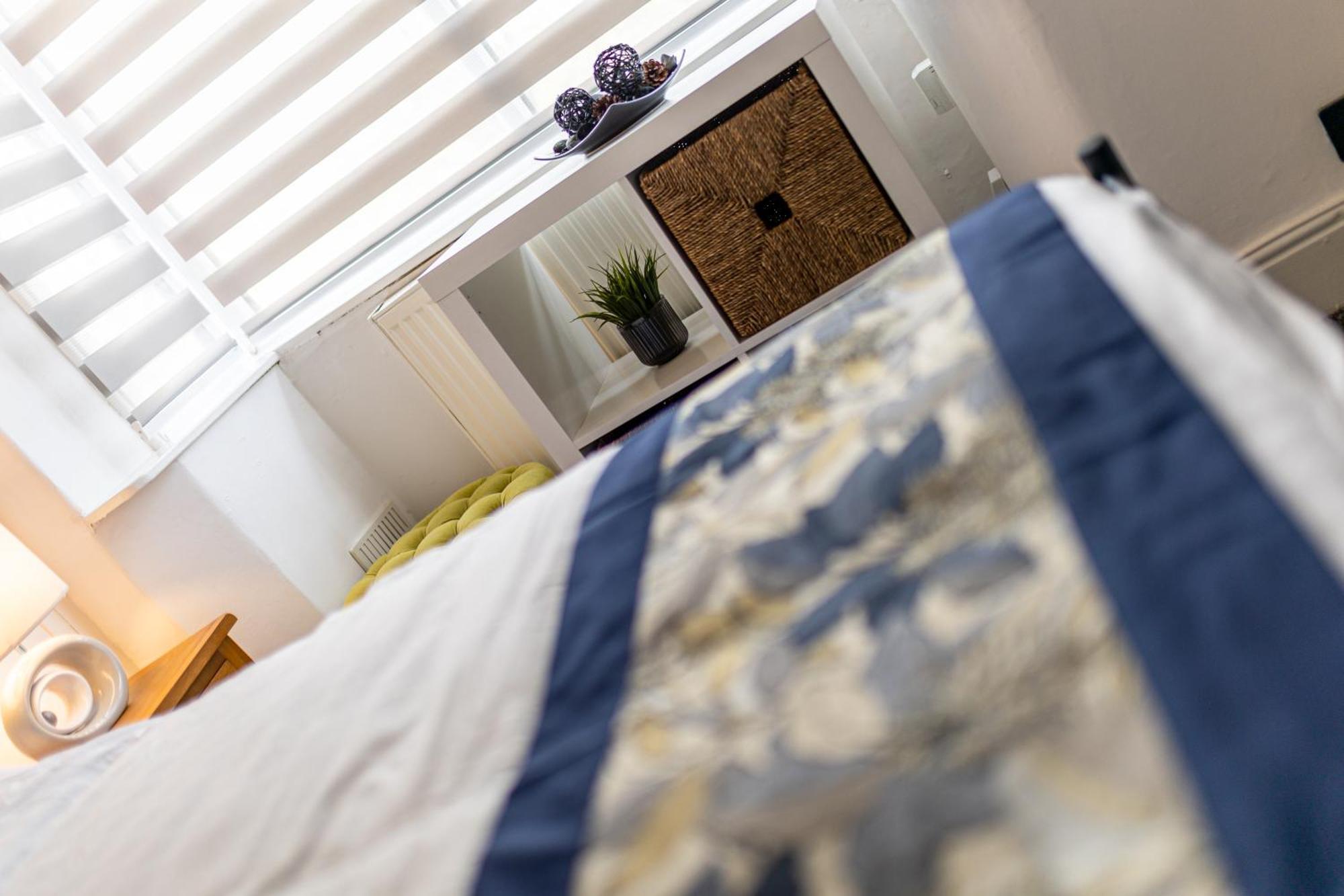 Coronation House By Yourstays - 3 Bedroom House In Newcastle-Under-Lyme Stoke-on-Trent Luaran gambar