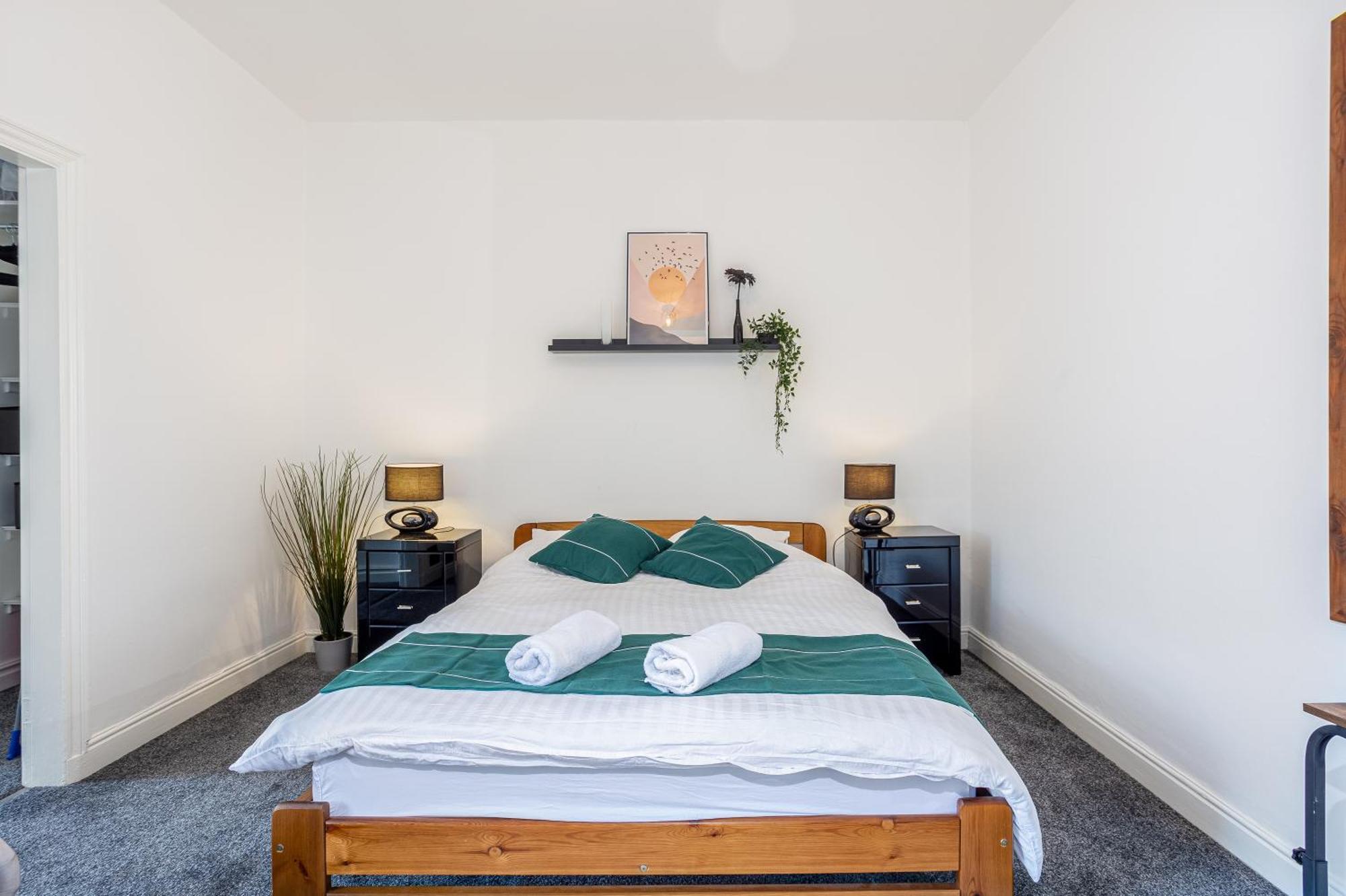 Coronation House By Yourstays - 3 Bedroom House In Newcastle-Under-Lyme Stoke-on-Trent Luaran gambar