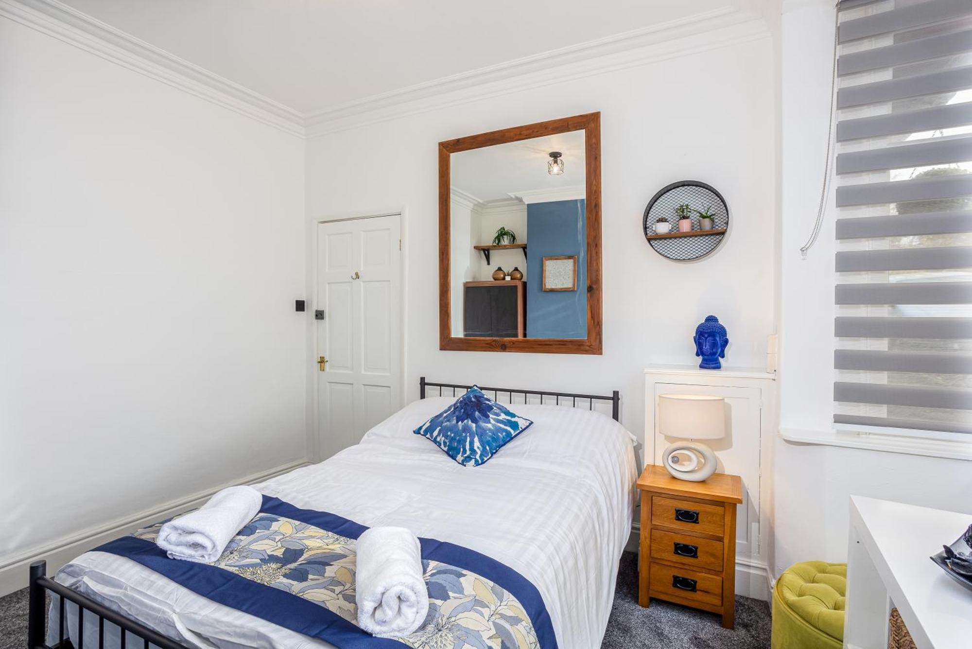 Coronation House By Yourstays - 3 Bedroom House In Newcastle-Under-Lyme Stoke-on-Trent Luaran gambar